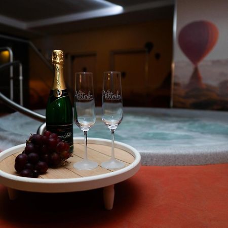 Wellness Hotel - Viktorka, Herecky Dum Česká Skalice Екстериор снимка