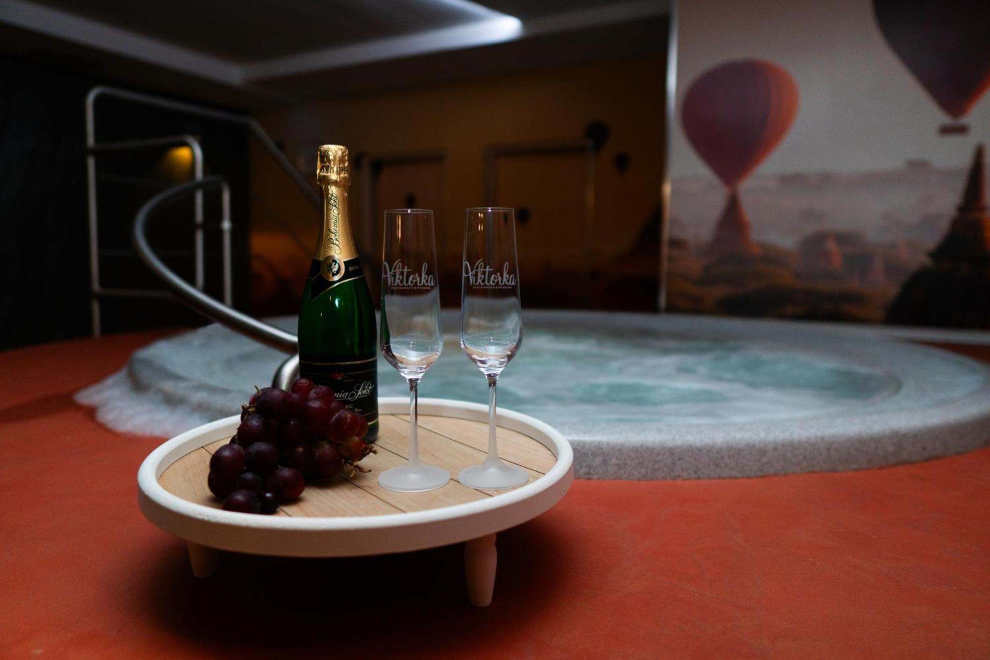Wellness Hotel - Viktorka, Herecky Dum Česká Skalice Екстериор снимка