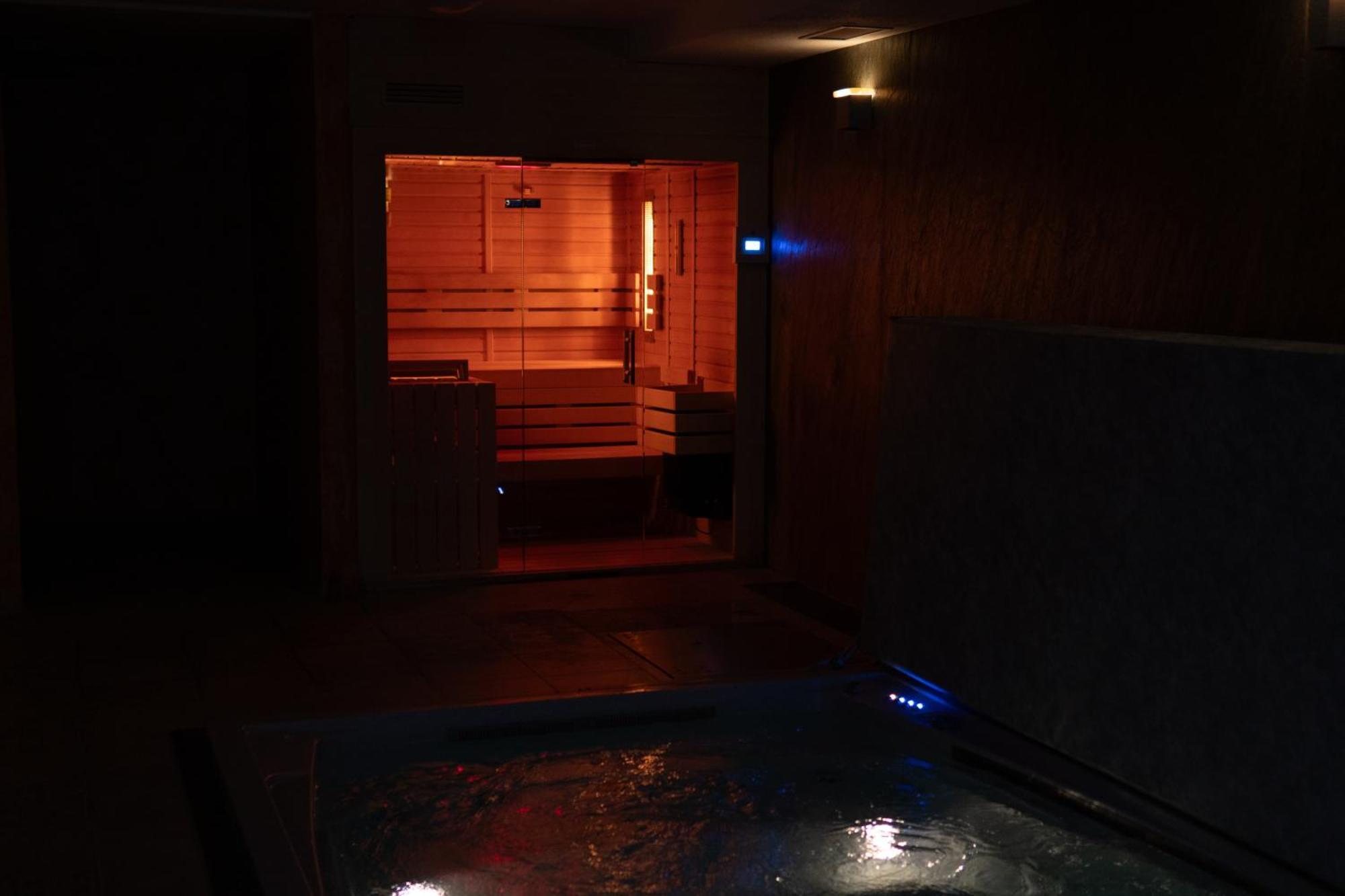 Wellness Hotel - Viktorka, Herecky Dum Česká Skalice Екстериор снимка