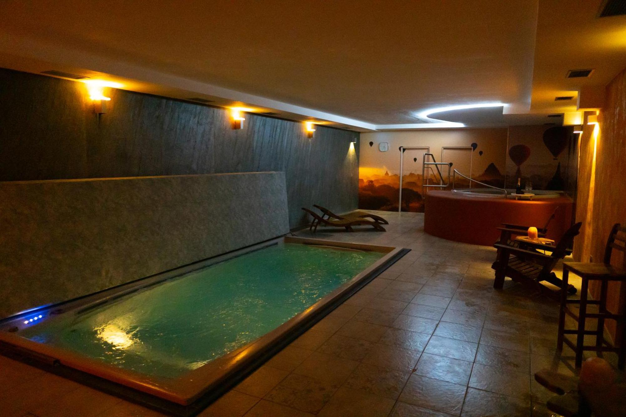 Wellness Hotel - Viktorka, Herecky Dum Česká Skalice Екстериор снимка